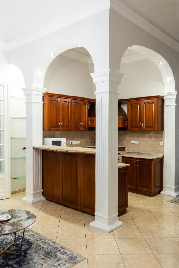 Luxury Downtown 3 Bedroom Apartment By Synagoge With Beautiful View Budapest Extérieur photo