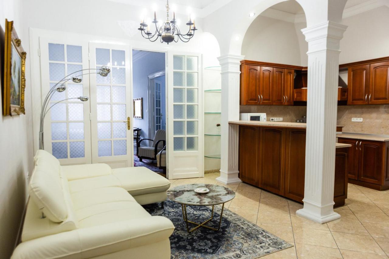 Luxury Downtown 3 Bedroom Apartment By Synagoge With Beautiful View Budapest Extérieur photo